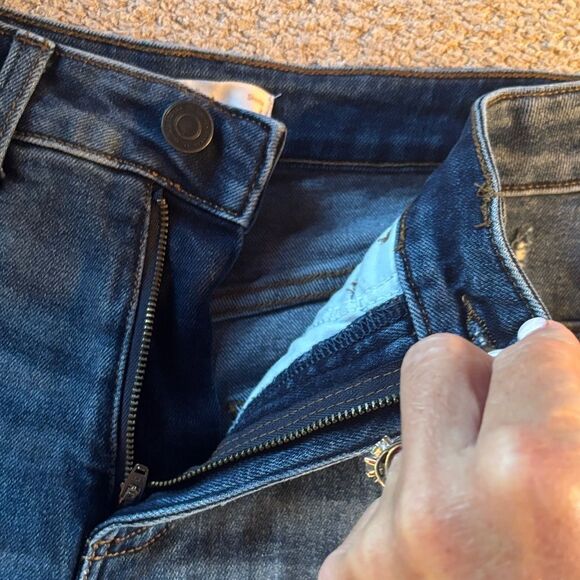 LC Lauren Conrad Distressed Denim Women's Shorts - Picture 7 of 8